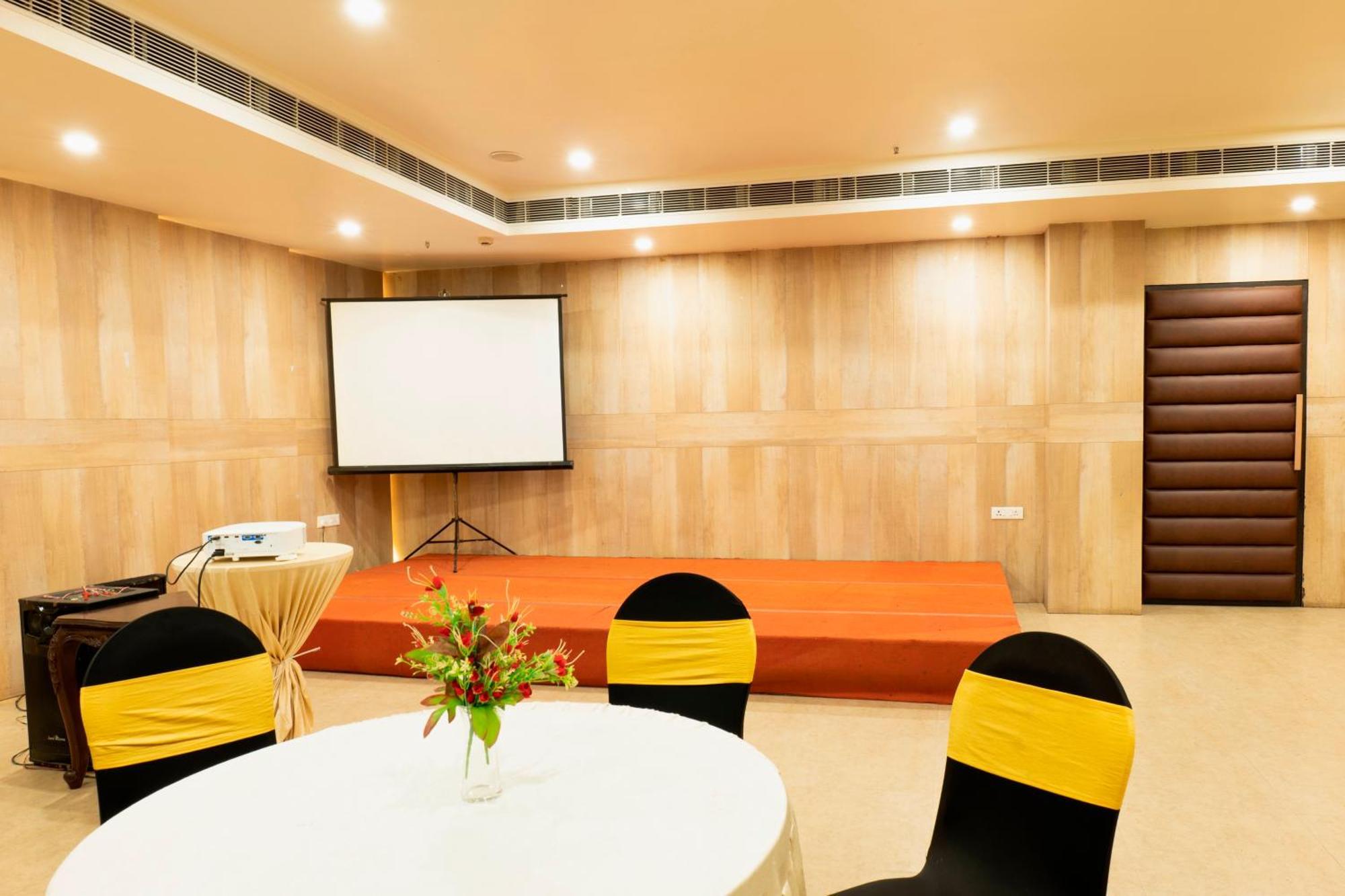 Hotel Prism - A Boutique Hotel Jorhāt Εξωτερικό φωτογραφία