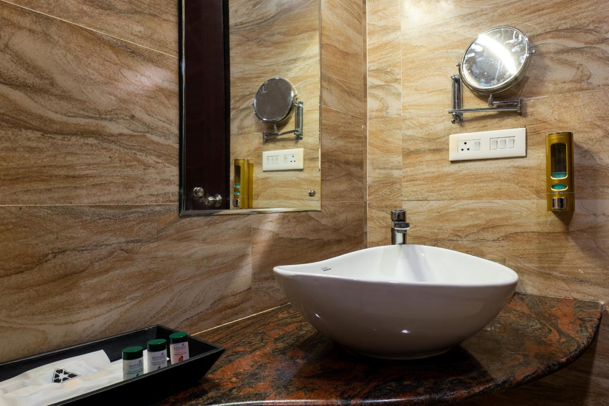 Hotel Prism - A Boutique Hotel Jorhāt Εξωτερικό φωτογραφία